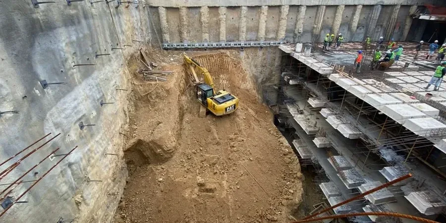 Diseño Geotécnico de Excavaciones Profundas en Calama: Clave en Suelos Áridos
